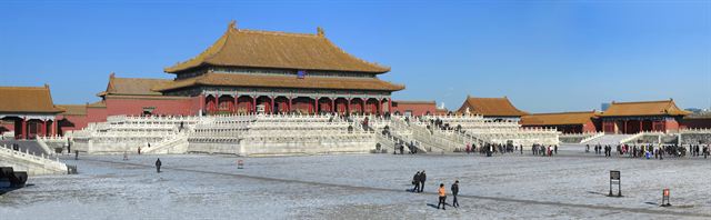 Hall and courtyard of the Forbidden City