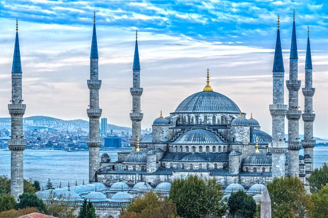 Blue Mosque in Sultanahmet with its domes and six minarets, Bosphorus waters behind