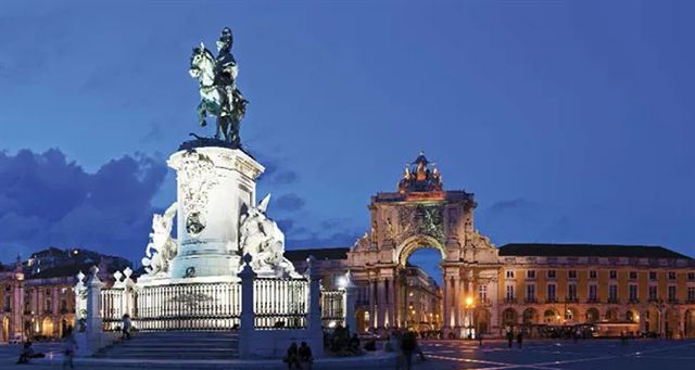 King Jose I statue and Rua Augusta Arch on Praca do Comercio, Lisbon, at dusk